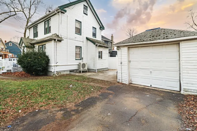 $989,000 | 112-02 Witthoff Avenue | Bellaire Estates