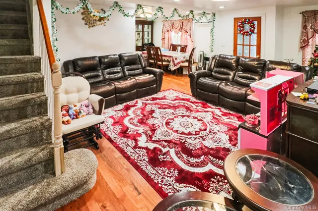 $989,000 | 112-02 Witthoff Avenue | Bellaire Estates