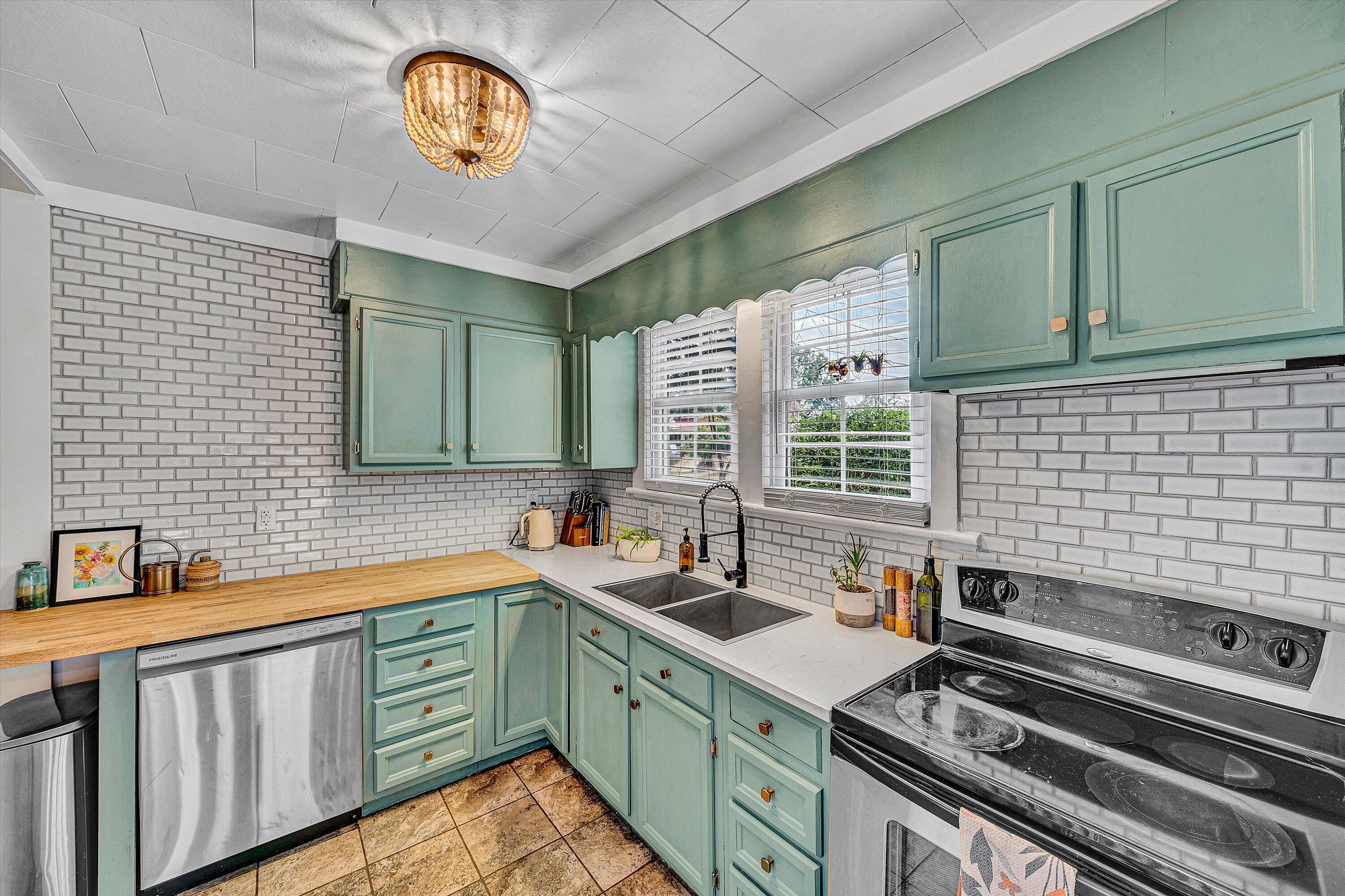 2529 Tillett Road Southwest Roanoke, VA 24015 - Photo 18 of 44 18-VM-06376