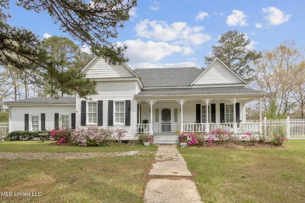 $219,000 | 810 North Maple Drive, Braxton, MS 39044
