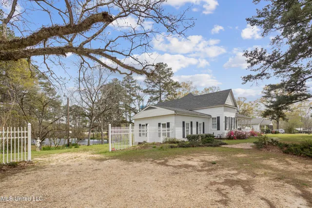 $219,000 | 810 North Maple Drive, Mendenhall, MS 39114