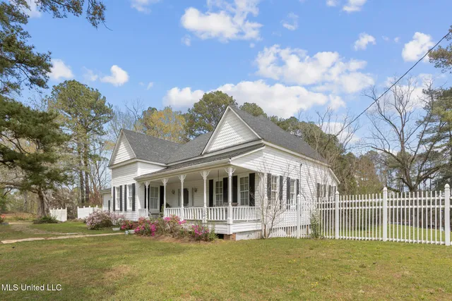 $219,000 | 810 North Maple Drive, Mendenhall, MS 39114