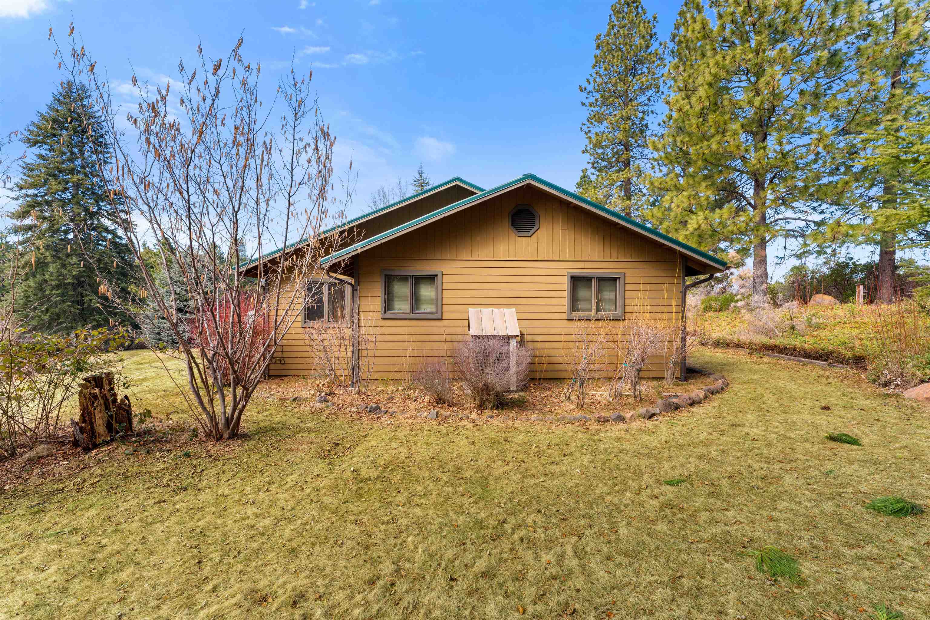 2239 Grant Road Mount Shasta, CA 96067 - Photo 20 of 29 Gallery Image 20