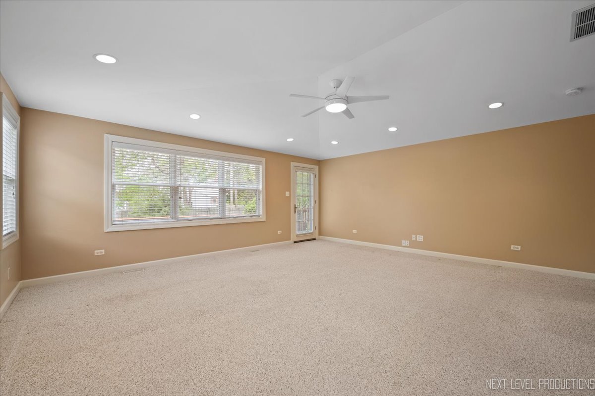 4830 Wolf Road Western Springs, IL 60558 - Photo 22 of 46 an empty room with windows and closet