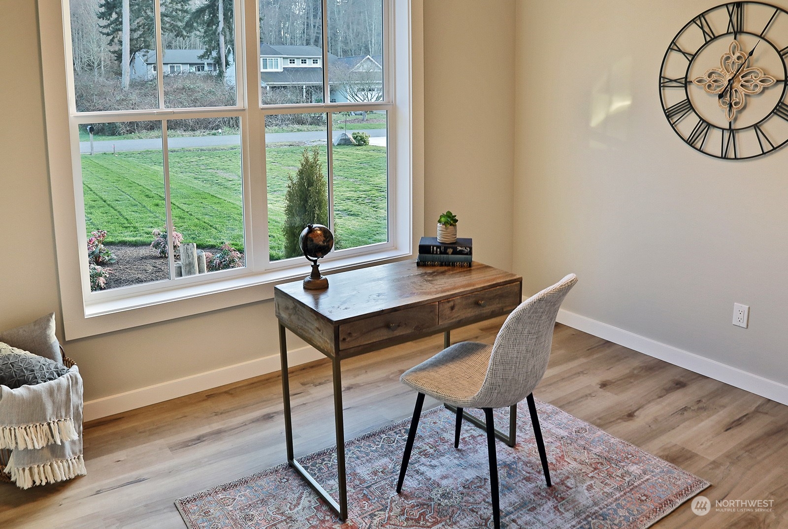 1831 Watkins Road Freeland, WA 98249 - Photo 29 of 37 a workspace with furniture and window
