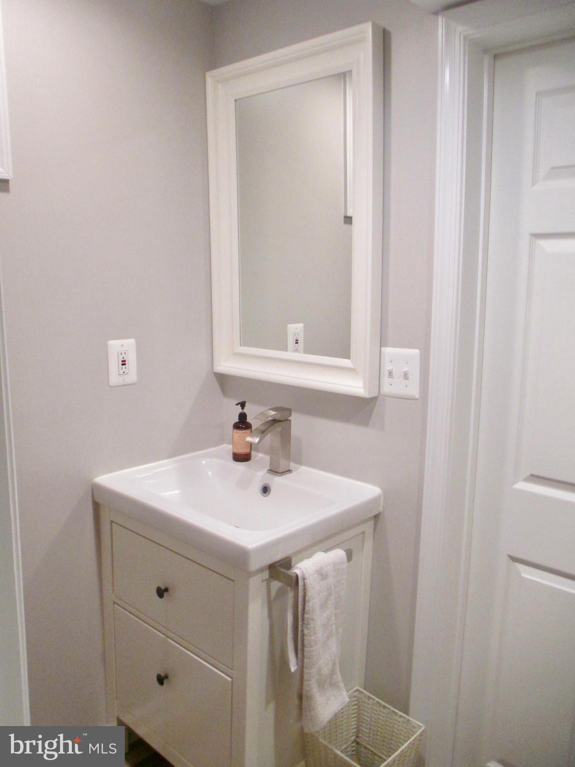 5910 Overlea Road Bethesda, MD 20816 - Photo 18 of 23 Bath