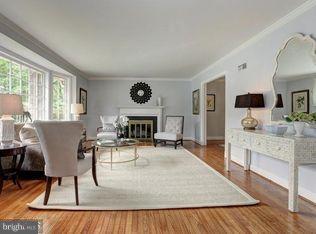 5910 Overlea Road Bethesda, MD 20816 - Photo 7 of 23 Living Room