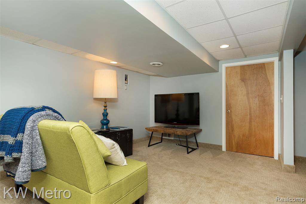 635 Timberline Drive Rochester Hills, MI 48309 - Photo 39 of 48