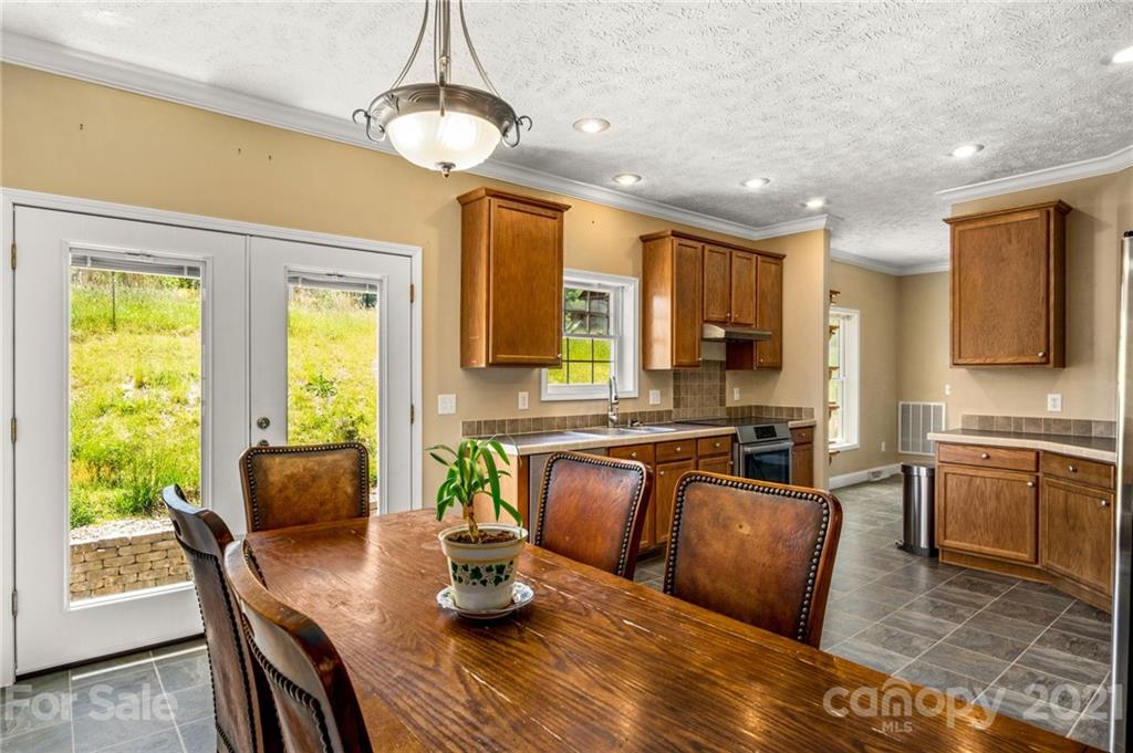 357 Clark Road Marshall, NC 28753 - Photo 11 of 48 Gallery Image 11