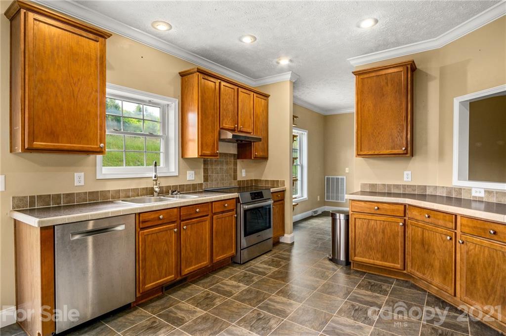 357 Clark Road Marshall, NC 28753 - Photo 12 of 48 Gallery Image 12