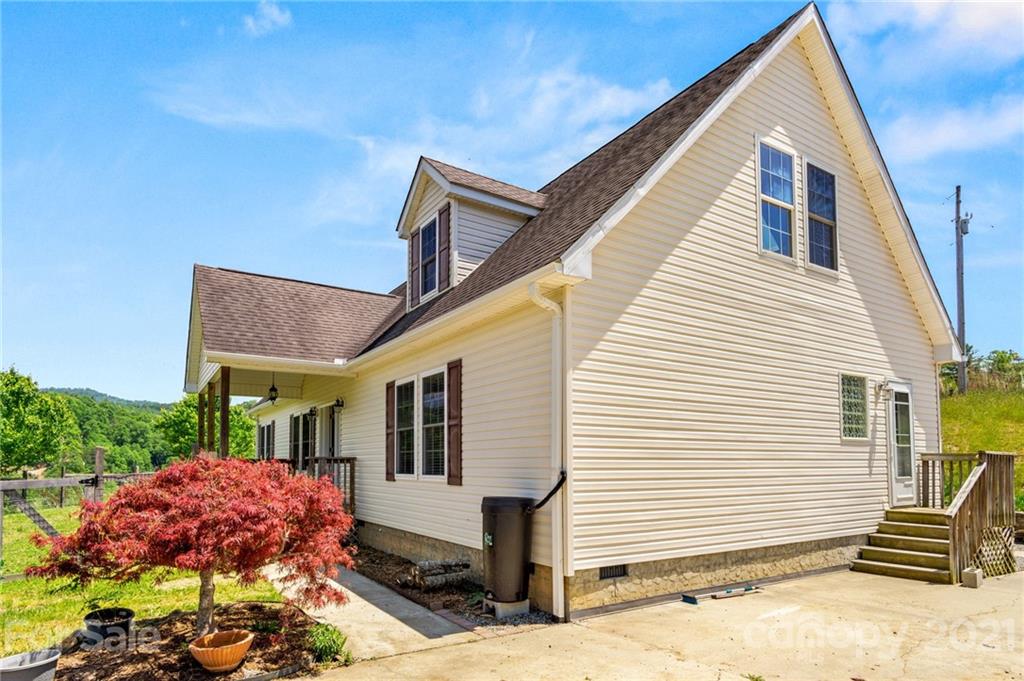 357 Clark Road Marshall, NC 28753 - Photo 5 of 48 Gallery Image 5