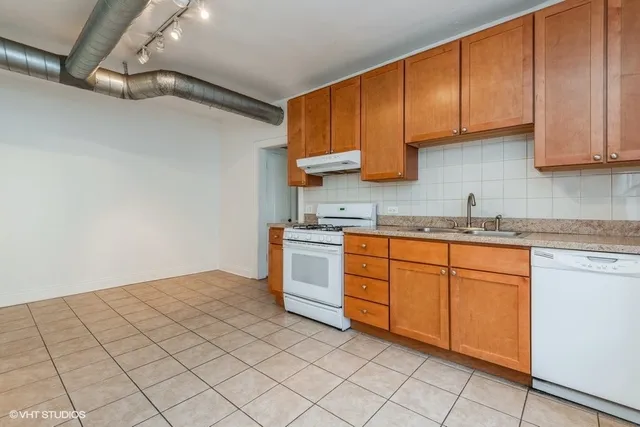 $2,400 | 2444 North Campbell Avenue, Unit 2, Chicago, IL 60647