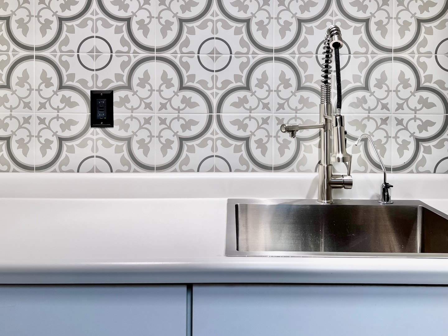 275 Cold Spring Road Barrington, IL 60010 - Photo 23 of 33 a closeup view of a sink and a stove