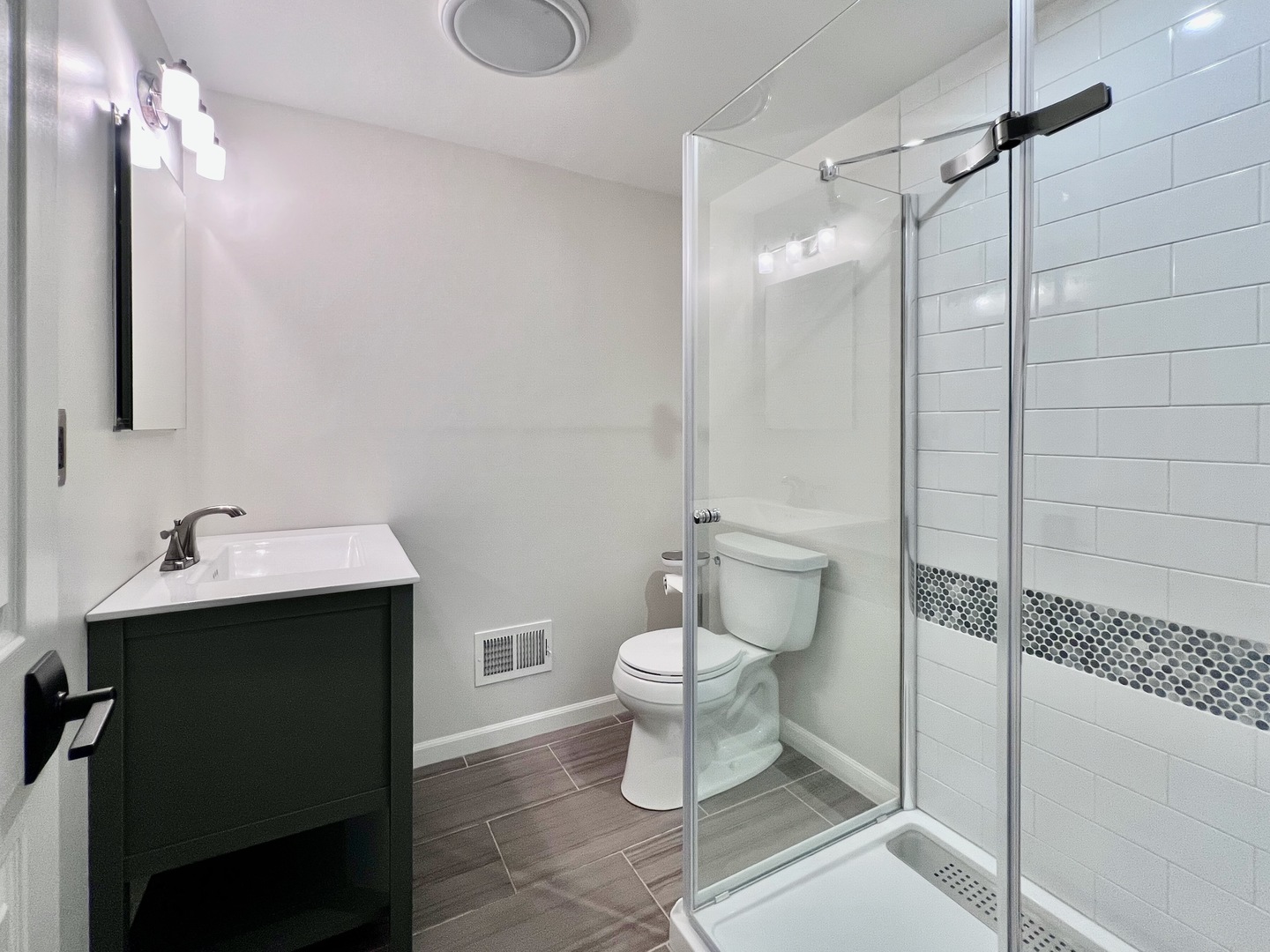 275 Cold Spring Road Barrington, IL 60010 - Photo 26 of 33 a bathroom with a sink toilet and shower