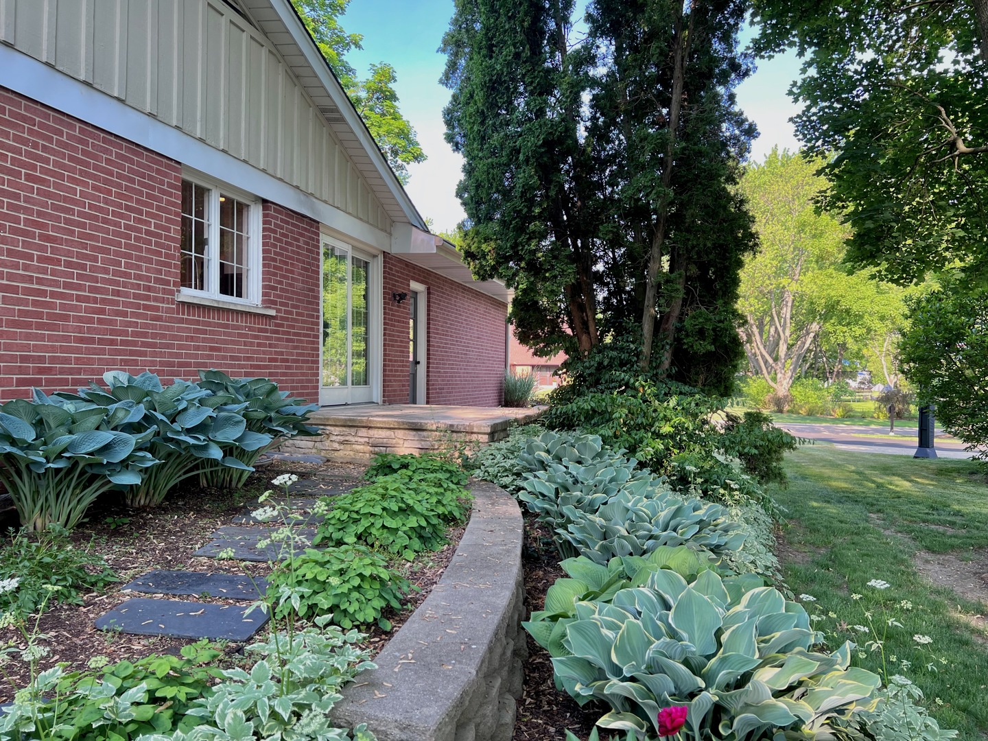 275 Cold Spring Road Barrington, IL 60010 - Photo 27 of 33 a view of a pathway with a house