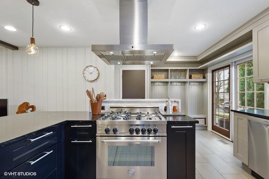 275 Cold Spring Road Barrington, IL 60010 - Photo 3 of 33 a kitchen with a stove and a refrigerator