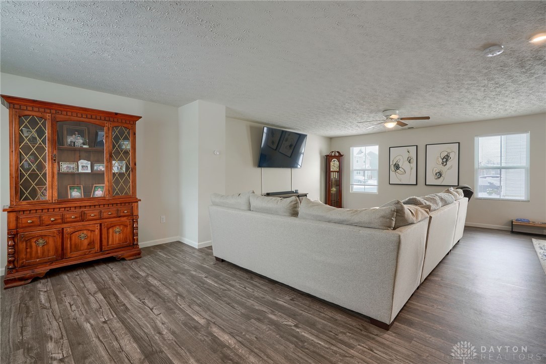 214 South Tuttle Road Springfield, OH 45505 - Photo 7 of 31 Great room3