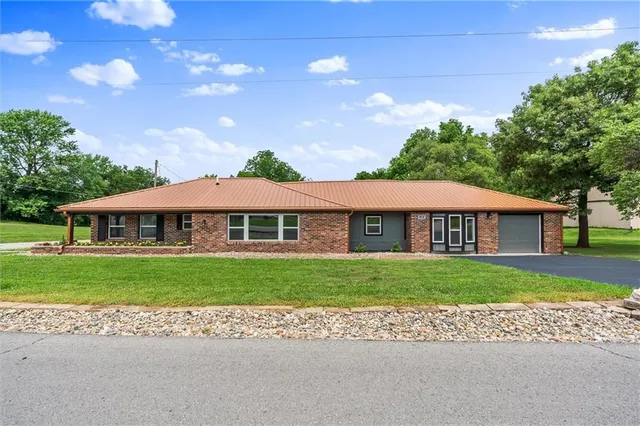 $339,000 | 812 West Royle Street, Richmond, MO 64085