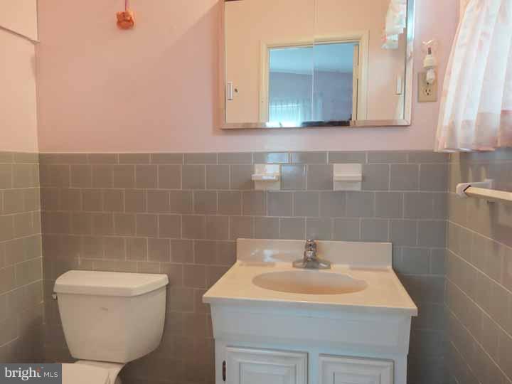 525 Paddock Road Ambler, PA 19002 - Photo 13 of 21 Bathroom