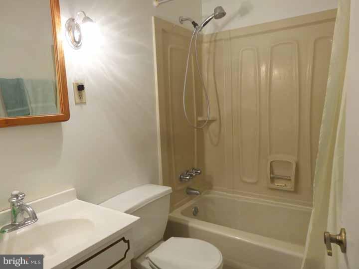 525 Paddock Road Ambler, PA 19002 - Photo 10 of 21 Bathroom