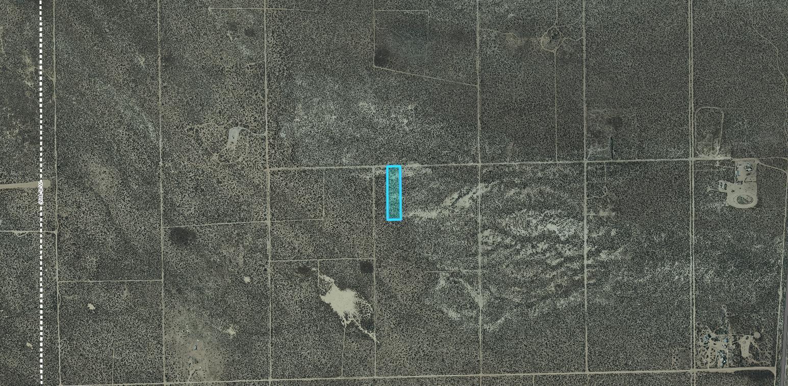 Vic Clark Street Mojave, CA 93501 - Photo 3 of 9 a bathroom with a shower