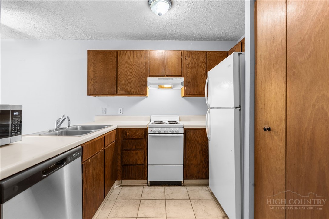 128 Zeb Street, Unit 203A Boone, NC 28607 - Photo 10 of 27 Gallery Image 10