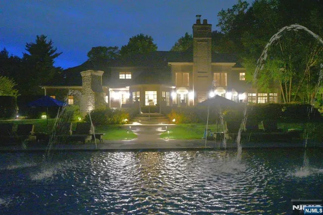 $4,700,000 | 2 Alford Drive, Saddle River, NJ 07458