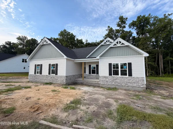 $349,000 | 3704 Huntcliff Drive, La Grange, NC 28551
