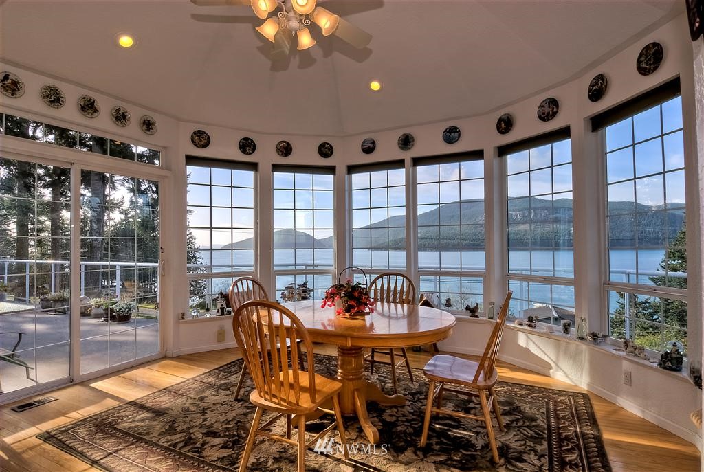 5027 West Shore Road Anacortes, WA 98221 - Photo 4 of 14 Gallery Image 4