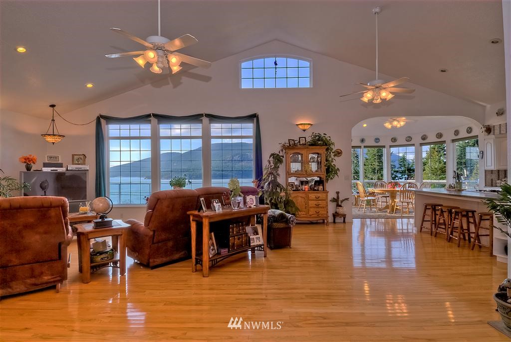 5027 West Shore Road Anacortes, WA 98221 - Photo 5 of 14 Gallery Image 5