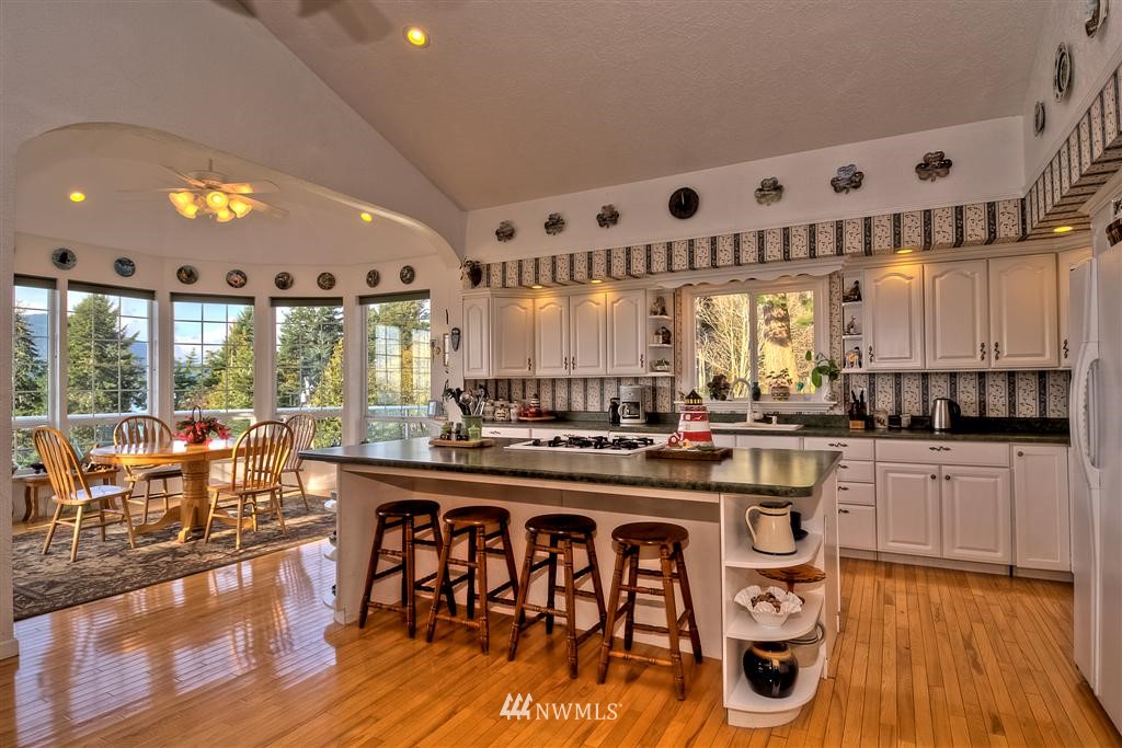5027 West Shore Road Anacortes, WA 98221 - Photo 7 of 14 Gallery Image 7