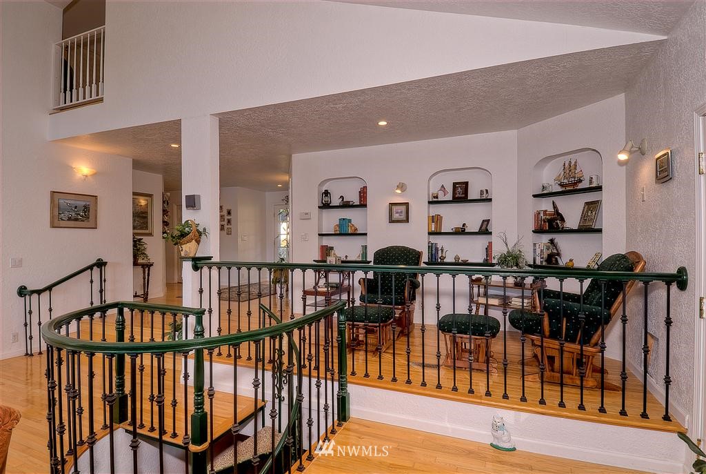 5027 West Shore Road Anacortes, WA 98221 - Photo 8 of 14 Gallery Image 8