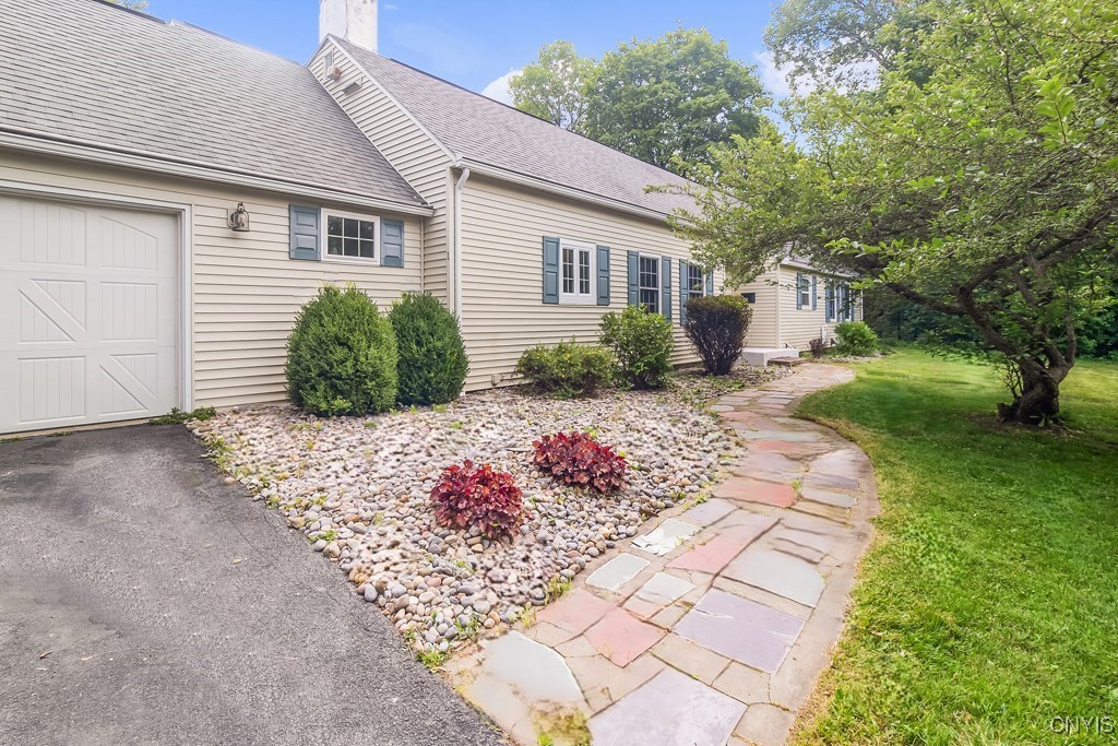 1 Compton Road New Hartford, NY 13413 - Photo 2 of 28