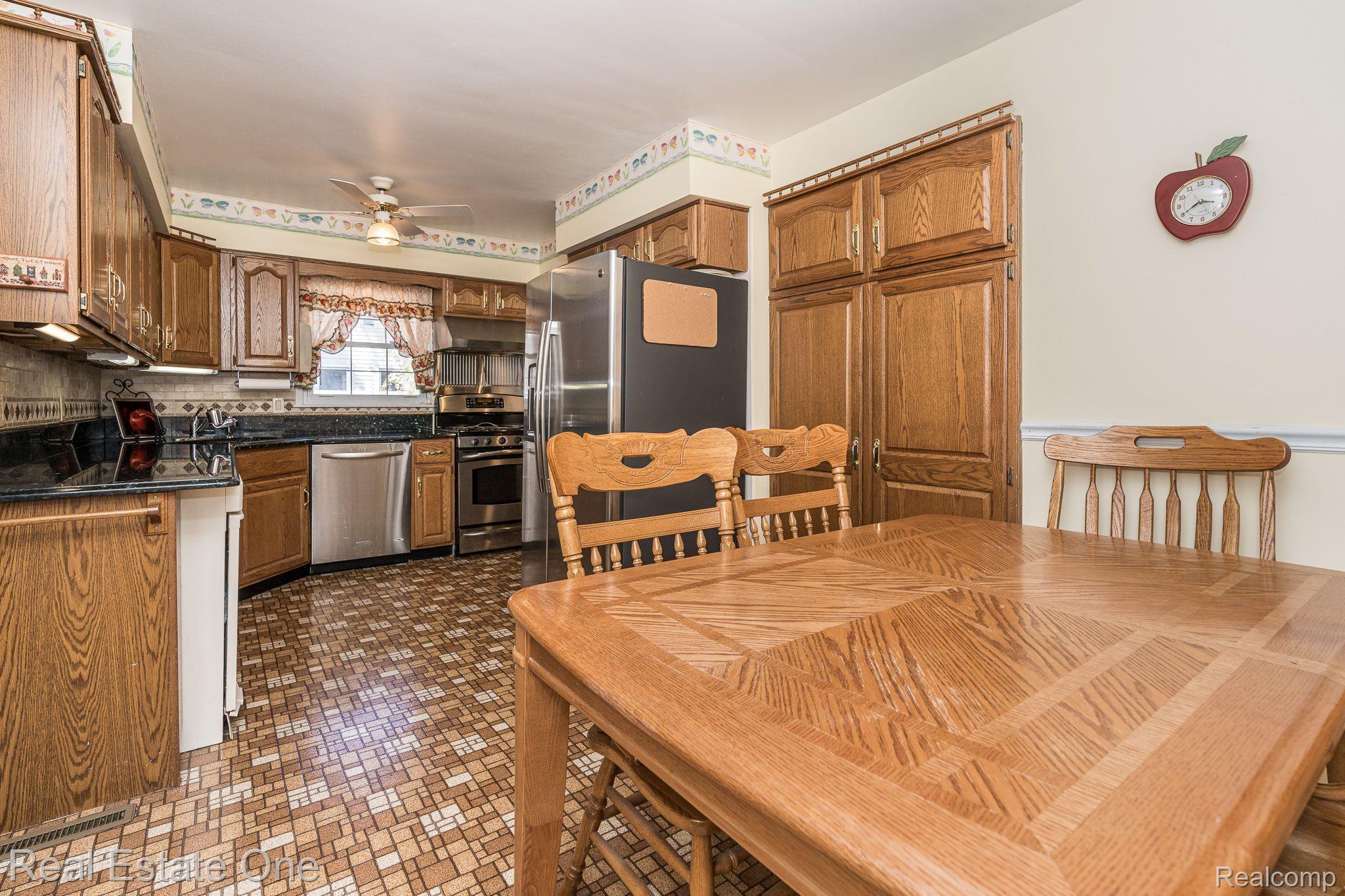 129 Texas Avenue Rochester, MI 48309 - Photo 17 of 50 Gallery Image 17