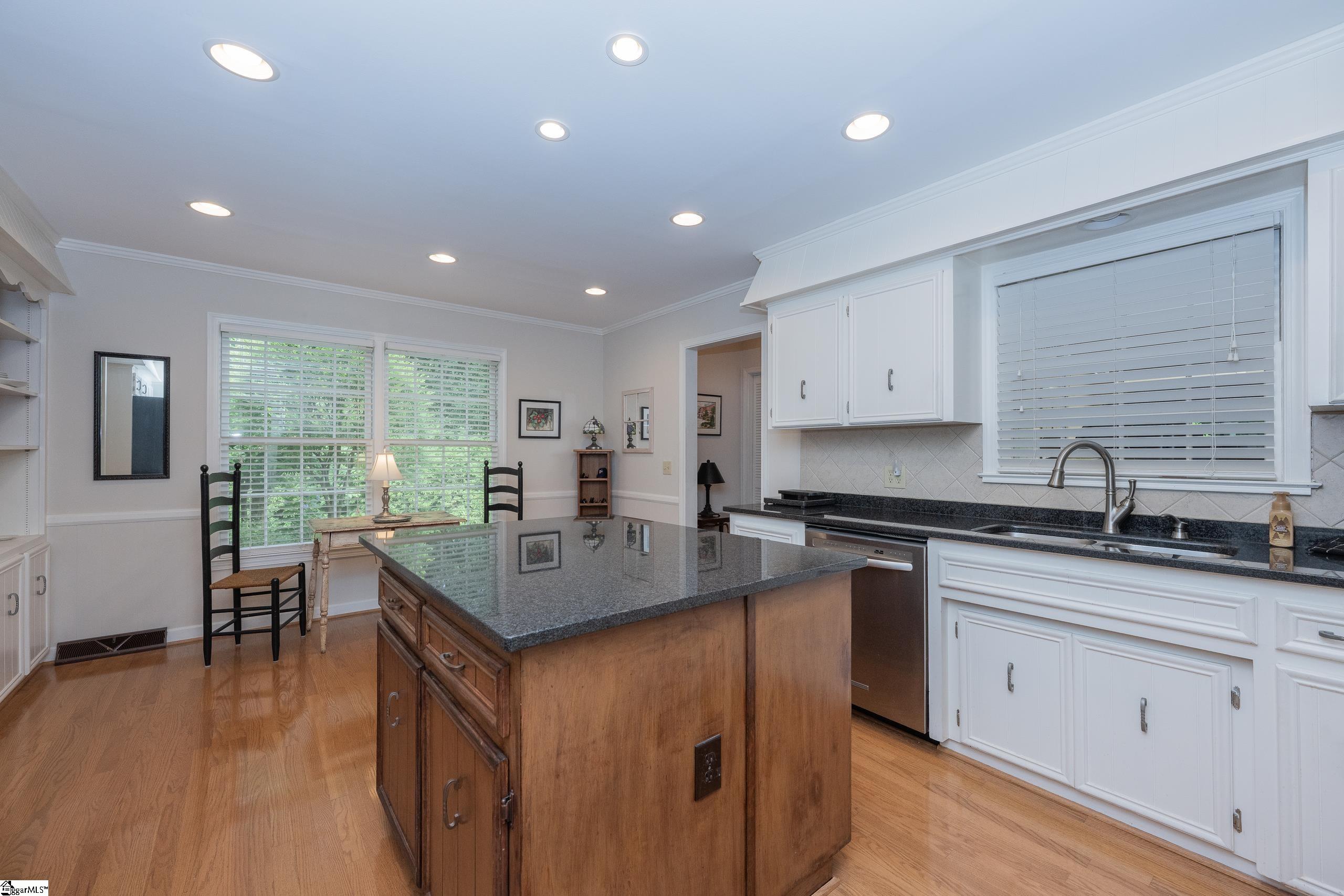 402 Stone Ridge Road Greer, SC 29650 - Photo 4 of 33 Gallery Image 4