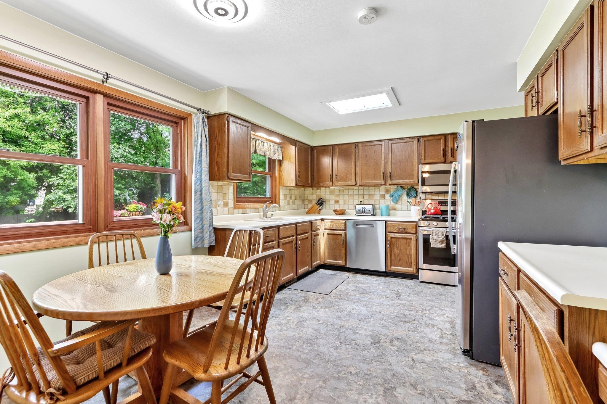 318 Oldfield Road Madison, WI 53717 - Photo 8 of 25