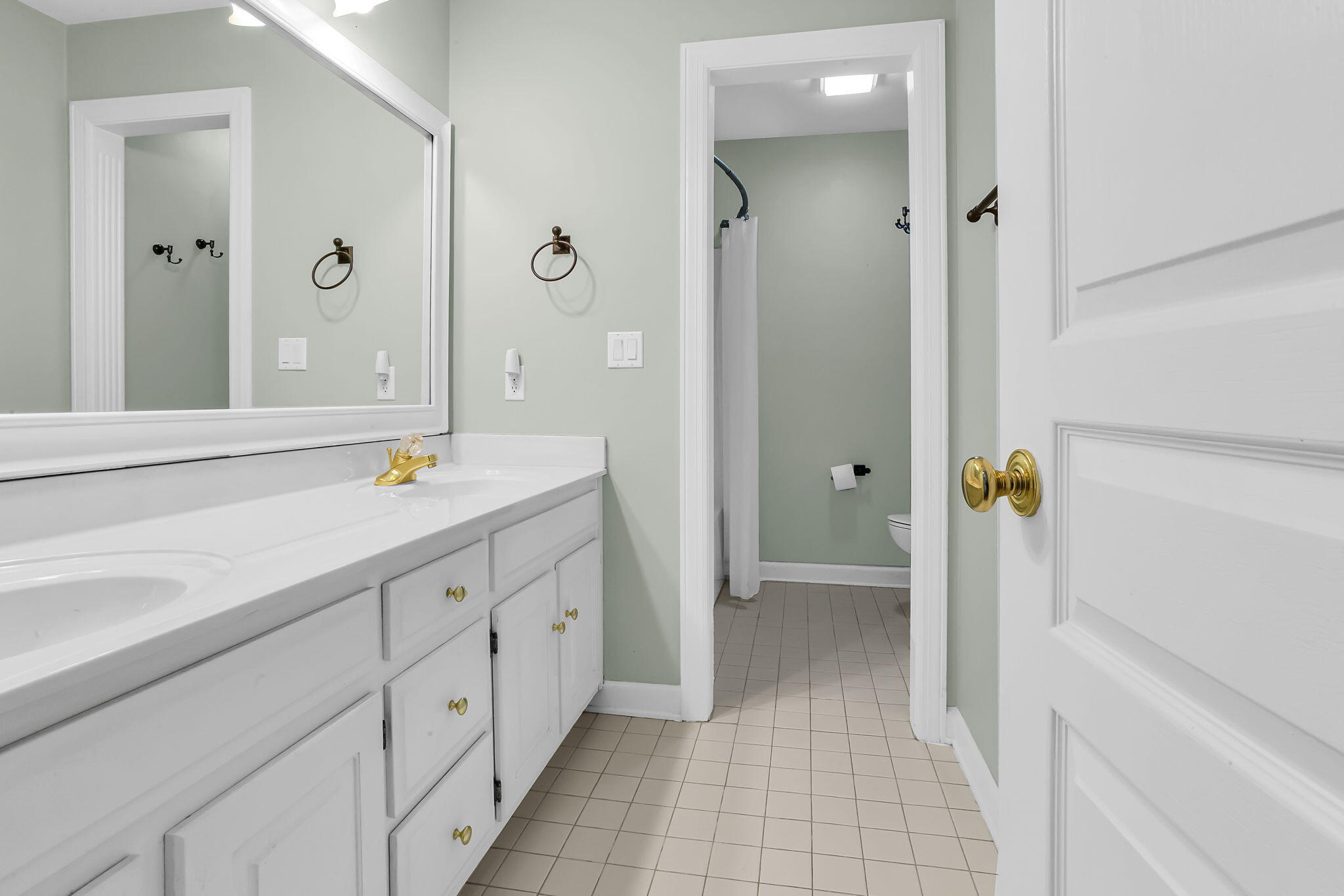 6407 Cheltenham Road South Hixson, TN 37343 - Photo 26 of 53 guest bath #1