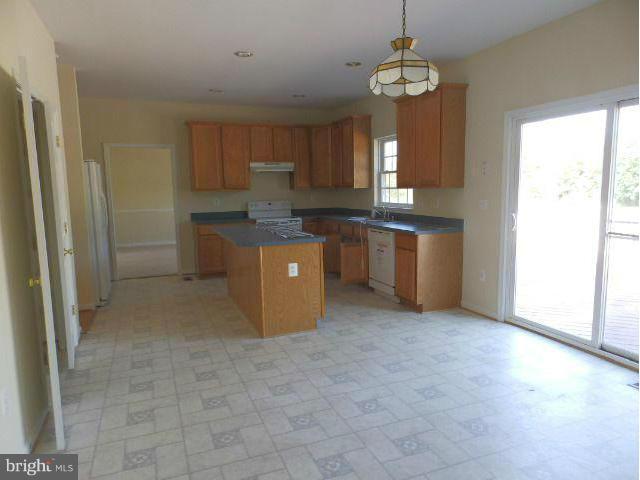 3330 Flickinger Road Westminster, MD 21158 - Photo 9 of 29 Kitchen with breakfast area