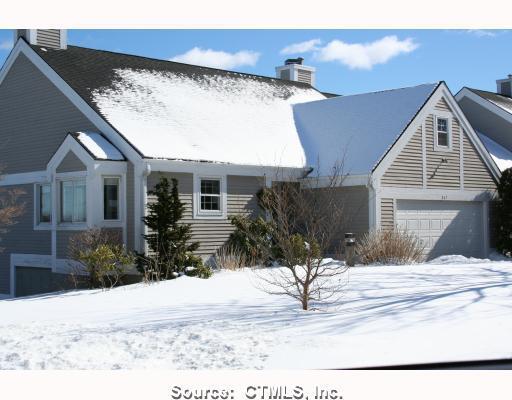 Exterior Front. 267 Legend Hill is an end unit condo with 2700 sq ft of living space at an unbelievably low price!