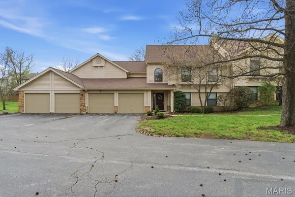 $179,900 | 1209 Lofty Point Drive, Unit A, Ballwin, MO 63021