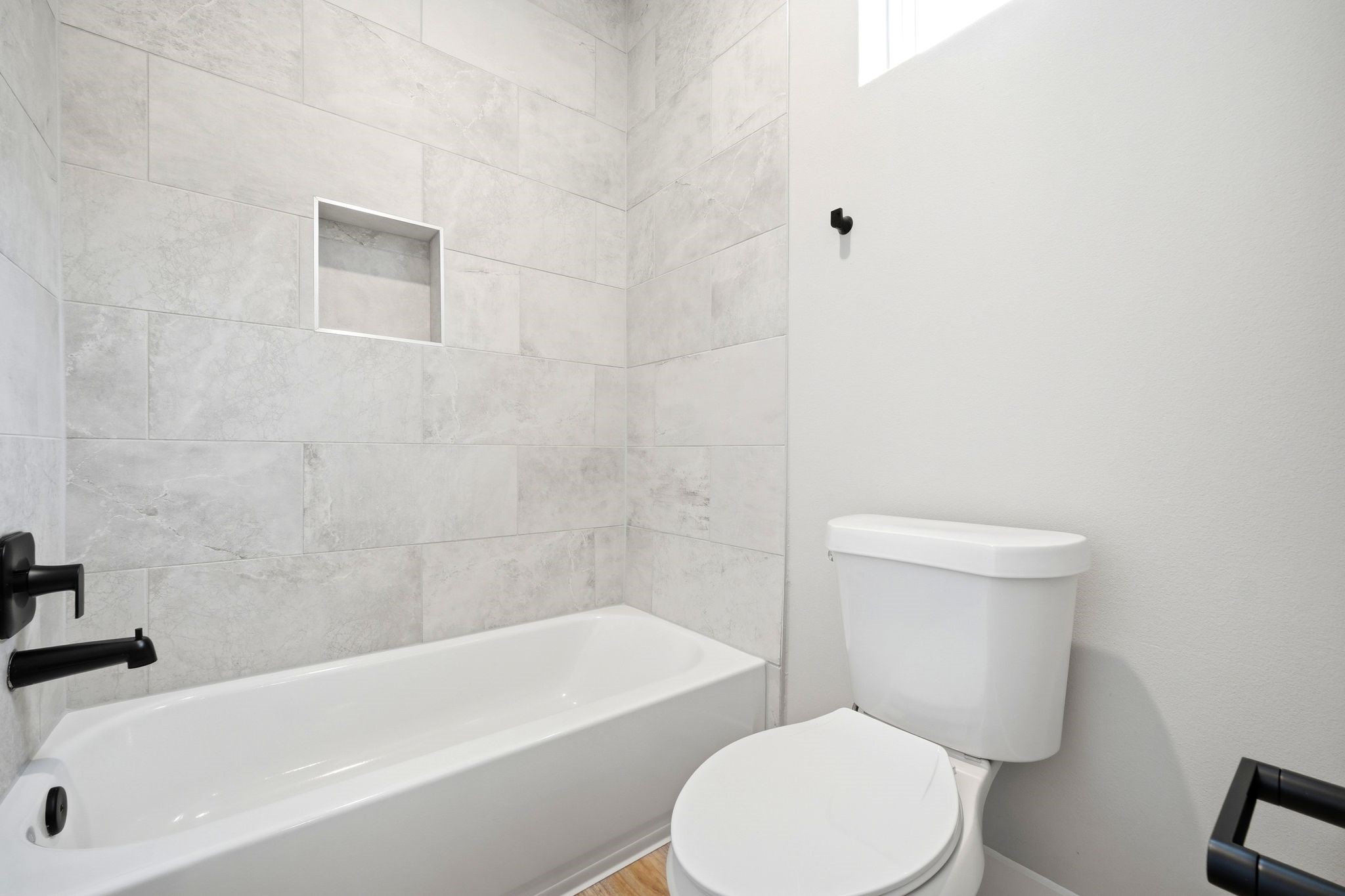 5814 Cebra Street Houston, TX 77091 - Photo 26 of 32 Full secondary bathroom featuring tiled tub/shower combo and modern finishes.