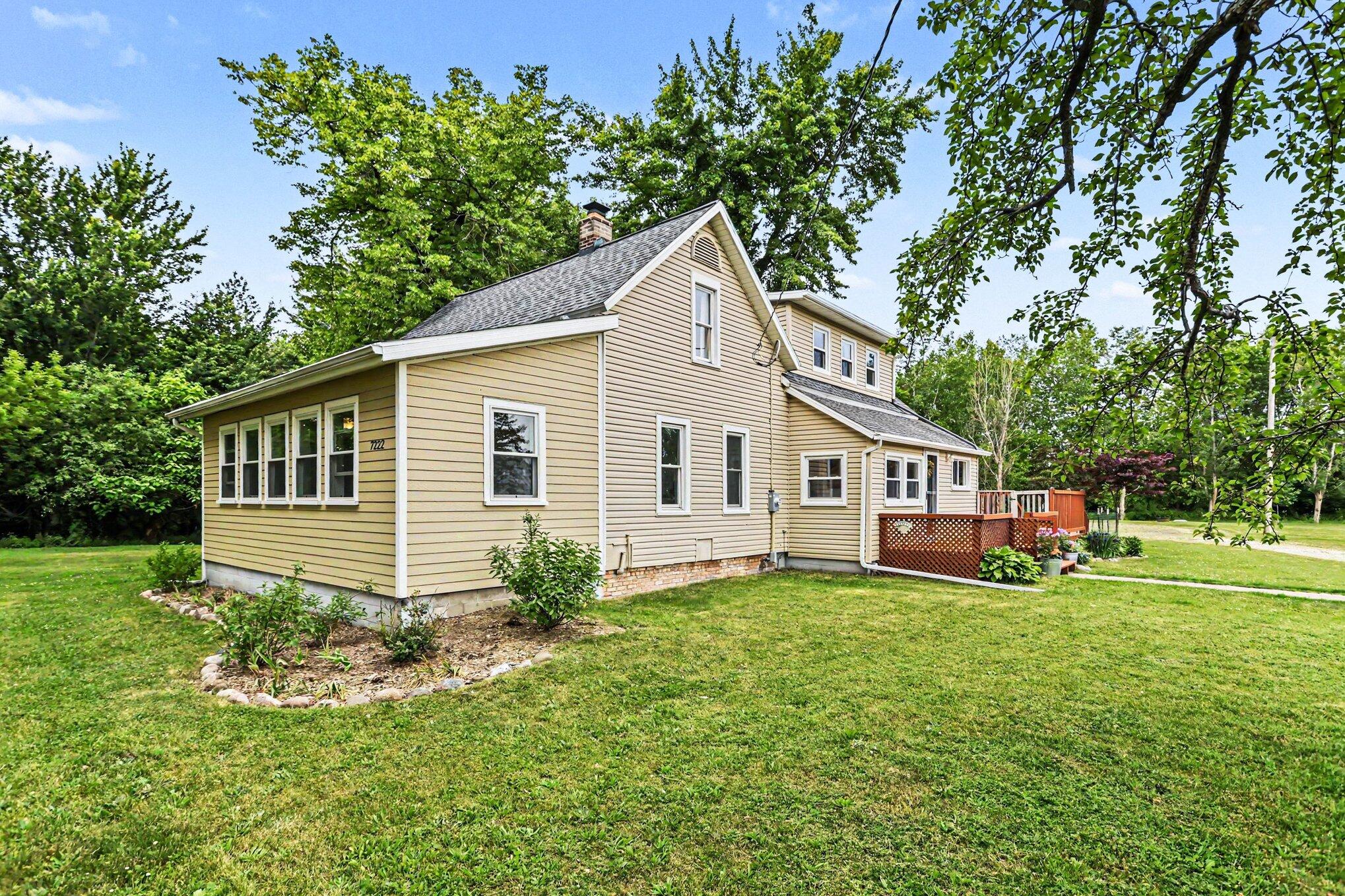 7222 Hollywood Road Berrien Springs, MI 49103 - Photo 4 of 28 004_file_1933