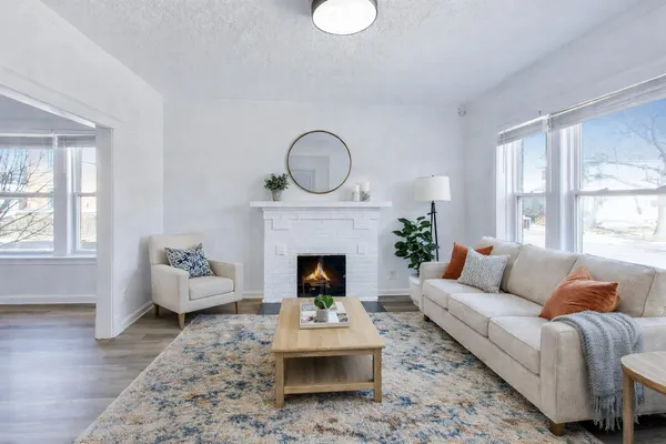 $2,150 | 3047 West Berteau Avenue, Unit 1, Chicago, IL 60618