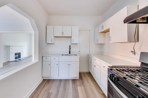 $2,150 | 3047 West Berteau Avenue, Unit 1, Chicago, IL 60618