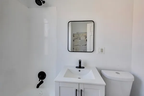 $2,150 | 3047 West Berteau Avenue, Unit 1, Chicago, IL 60618
