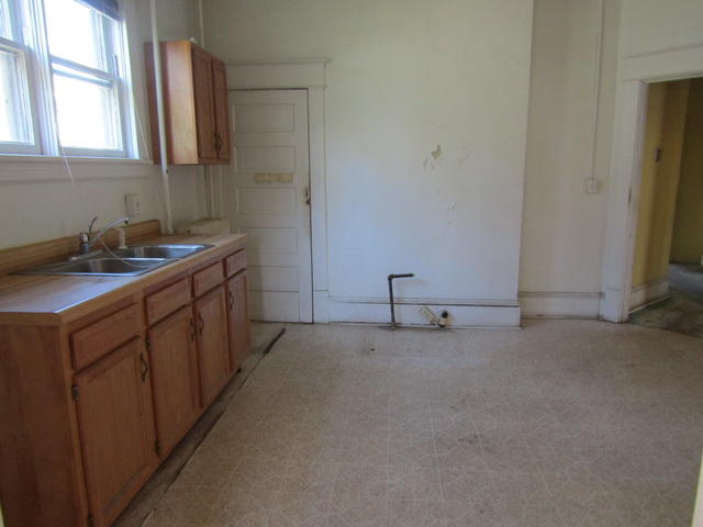 1406 Rorer Avenue Southwest Roanoke, VA 24016 - Photo 8 of 19 IMG_8437_resize