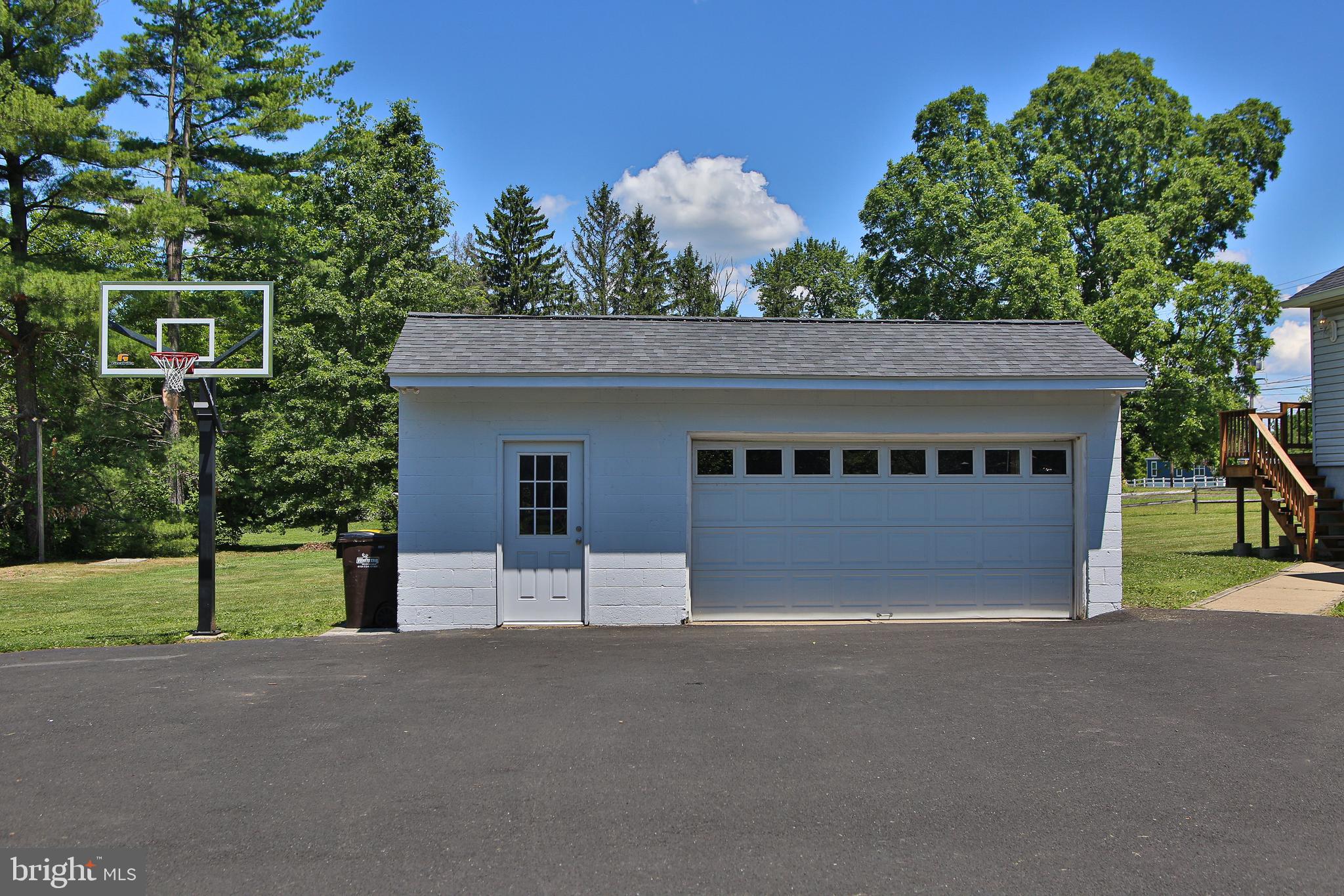 1074 North Easton Road Doylestown, PA 18902 - Photo 31 of 36 Garage