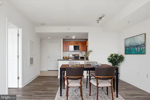 $320,000 | 2451 Midtown Avenue, Unit 819, Alexandria, VA 22303