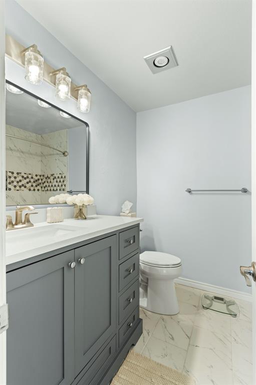 2113 Victoria Road Carrollton, TX 75007 - Photo 15 of 19 a bathroom with a sink toilet and a mirror