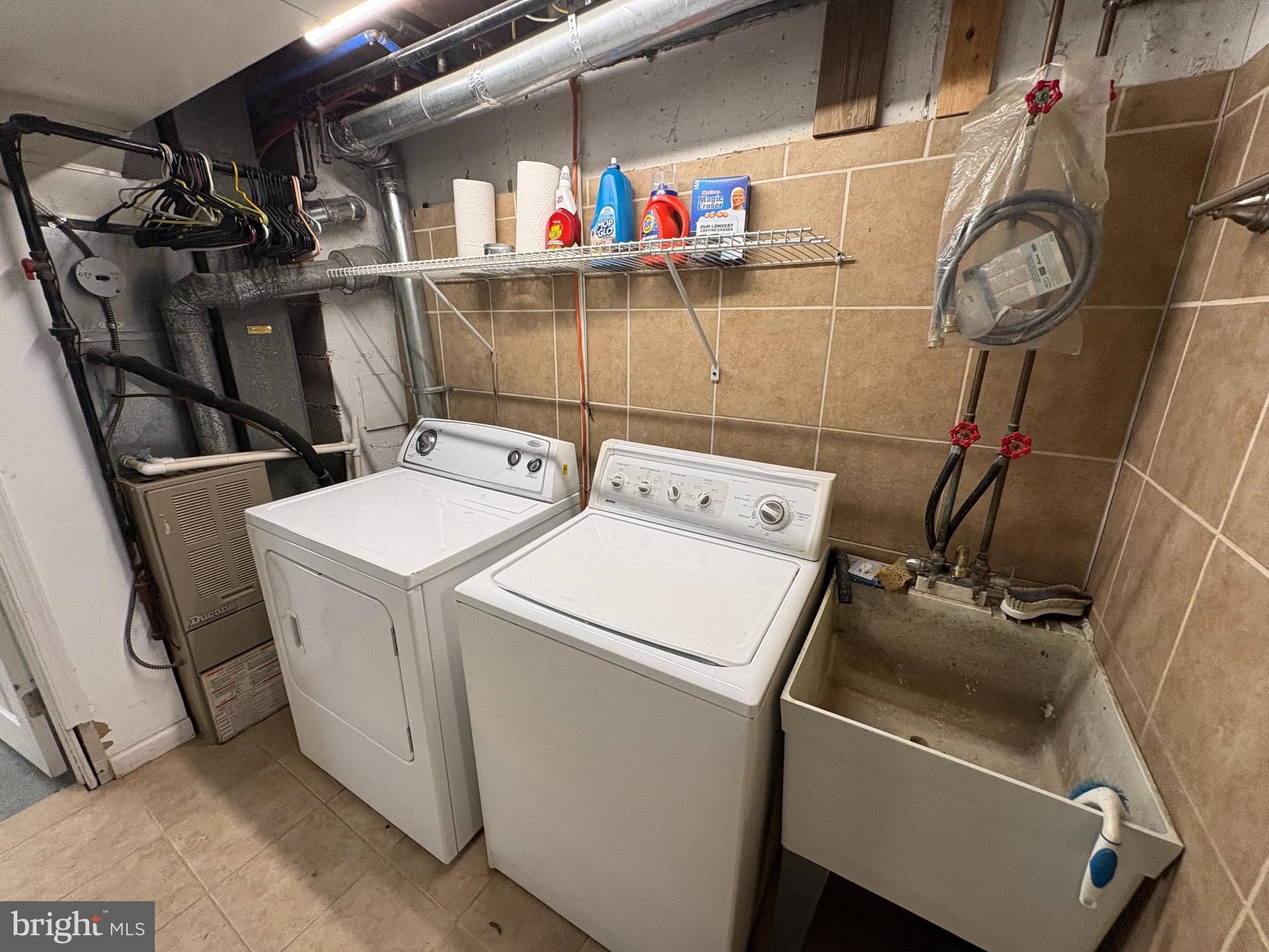3251 Morning Glory Road Philadelphia, PA 19154 - Photo 17 of 19 a utility room with dryer and washer